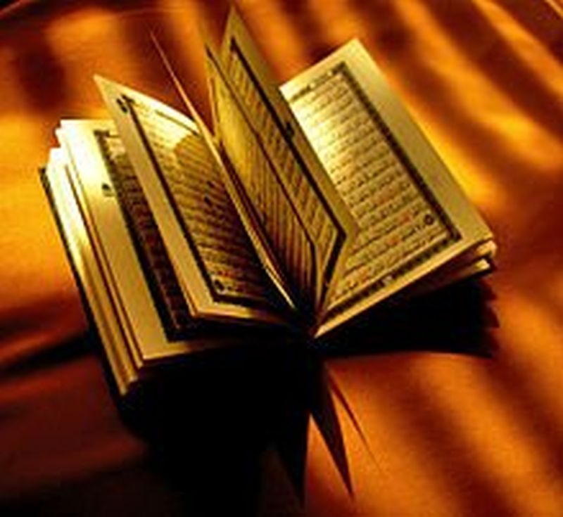 20120111100332@220px-Opened_Qur'an.jpg